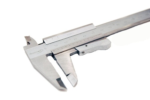 Suwmiarka o zakresie pomiarowym 150 mm.